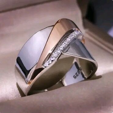 Prstenje: Predivan prsten sa cirkonima