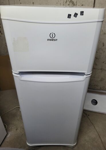 Холодильники: Холодильник Indesit, Б/у, Двухкамерный, De frost (капельный), 60 * 155 * 60