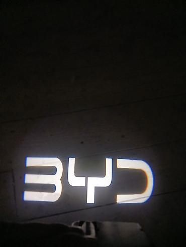 bmw e39 oluxana: BYD qapı loqosu projektoru (qapıaltı LED işıq) 3 ədəd di cütü 15 manat — 1