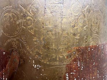 qədim pullar: Antik pirinç samovar gövdəsi – oyma rusca yazılar və medalyon-relief — 3