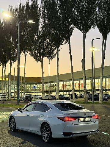 952 2: Lexus ES: 2022 г., 2.5 л, Вариатор, Гибрид, Седан — 3