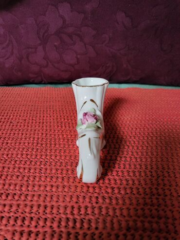 Ostali kućni dekor: Figura nova tkz opanak,Zajecar porcelan 70te. Figura,vazica nova — 5