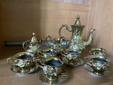 шкаф для вещей с полками: Набор для чая/кофе в классическом стиле с золотистым глянцевым