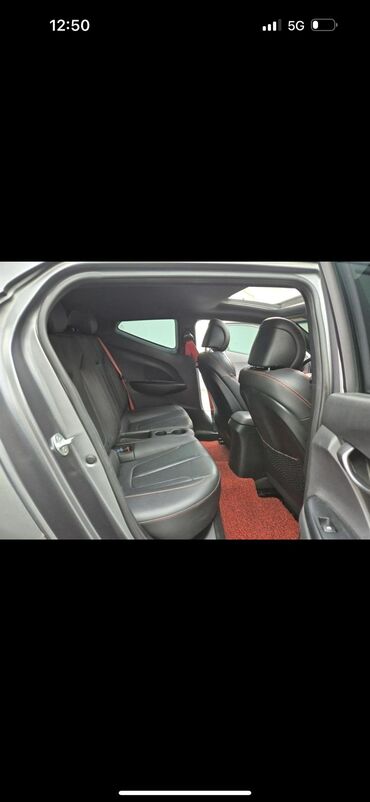 Hyundai: Hyundai Veloster: 2018 г., 1.6 л, Автомат, Бензин — 10