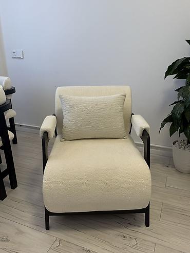 Müasir dizaynlı rahat kreslo - Rəng: krem/ivori - Material: yumşaq