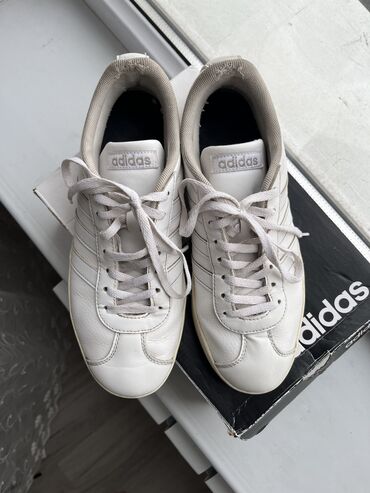 Кроссовки и спортивная обувь: Кеды кожаные adidas. Размер 40 . Состоянии на фото