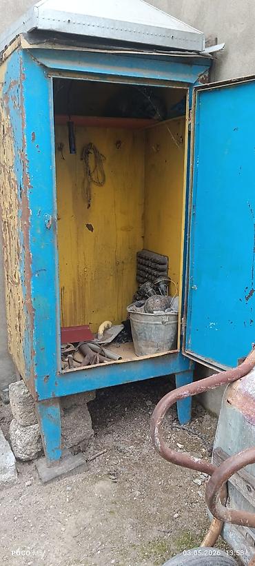 Metal alət dolabı - Material: tam metal konstruksiya, dörd ayaqlı