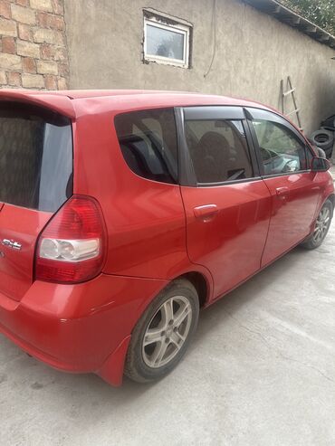 вента 1 8: Honda Fit: 2001 г., 1.5 л, Автомат, Бензин, Седан