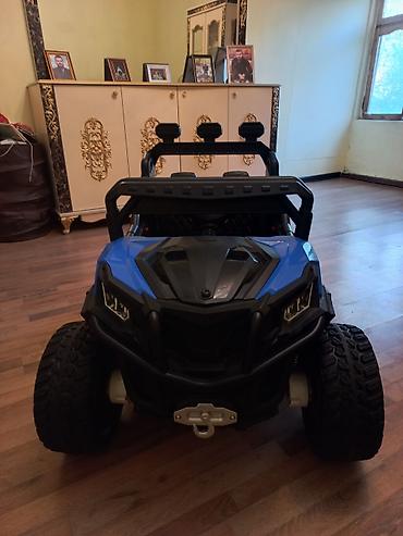 pultlu masin oyuncaq: Uşaq üçün elektriklə işləyən off-road tipli maşın – mavi/qara korpus — 1