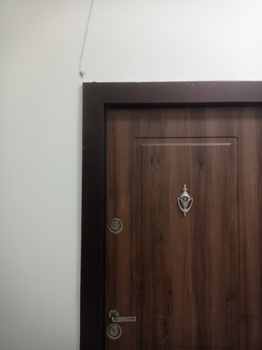 ZX: Dəmir çərçivəli, ağac naxışlı giriş qapısı. - Material: taxta