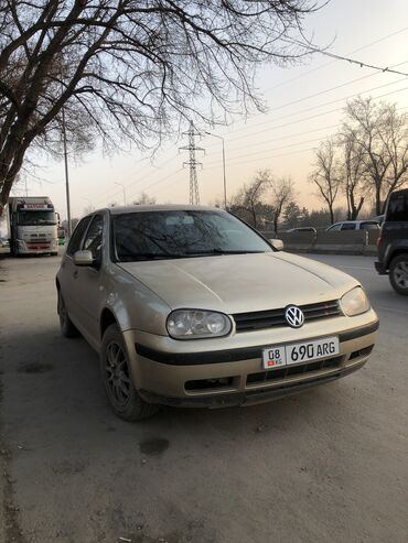 Volkswagen: Volkswagen Golf: 2002 г., 1.6 л, Механика, Бензин, Седан