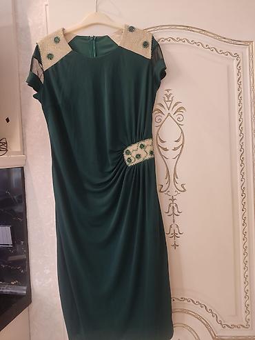Zərif yaşıl rəngli qadın paltarı Razmer:40 - Model: Dizə qədər