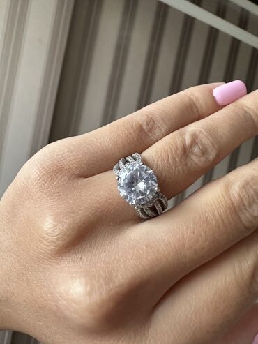 обручальные кольца серебро: Продаю очень красивое кольцо,серебро 925,размер 15.5