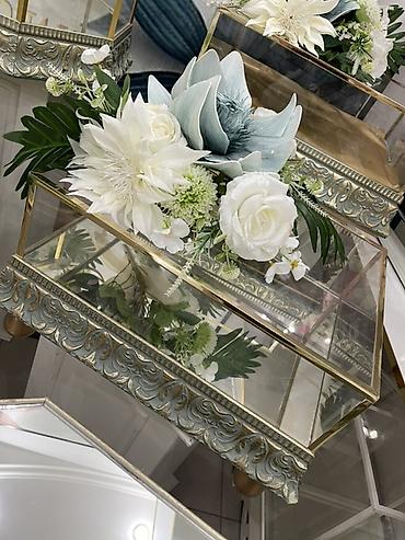 Mağaza avadanlığı: Xonca desti satilir.9 eded xoncadir.veziyyetleri yaxsidir.ustunde 10 — 2
