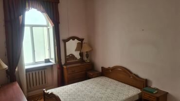 Digər kommersiya daşınmaz əmlakı: Badamdar da Hərbi qospitalın yanında 6 sotun içində olan 2 mərtəbli 5 — 6