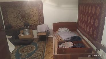 Продажа коттеджей и домов: Продается два небольших дома, площадью 80 КВ.м. На большом участке — 16