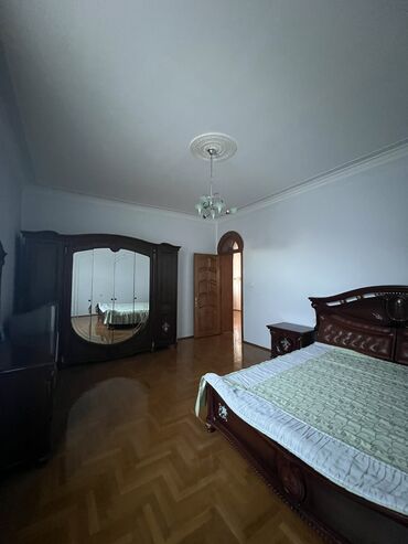 Uzunmüddətli kirayə evlər: 220 kv. m, 6 otaqlı — 18