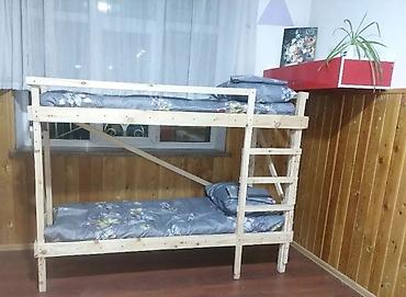 bunk bed: Одноярусные и двухъярусные кровати из массива хвойных пород — 4
