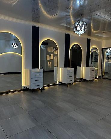 işıqlı güzgü: Gözəllik salonları və evlər üçün fərqli dizaynlarda vizaj/tuvalet — 6