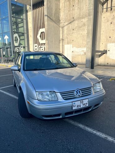 Volkswagen: Volkswagen Jetta: 2 l | 2001 il Sedan