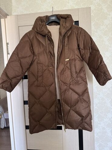 женские куртки российского производства: Женское стёганое пальто‑пуховик, цвет тёплый коричневый (капучино)
