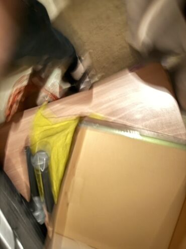 Mikrofonlar: İki ədəd simsiz əl mikrofonu dəsti + daşıma çantası - Komplekt: 2 — 9