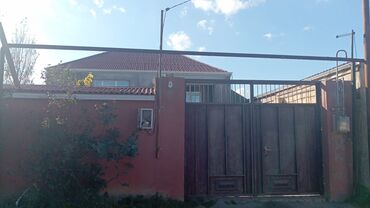 дом на колесах turbo az: Həyət evi satılır/: məhəllə içində, hündür hasarlı, geniş dəmir