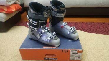Лыжи: Продам горнолыжные ботинки texnica. Состояние новые.46 размер