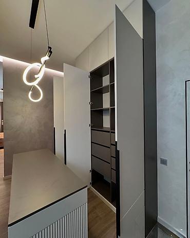 Sifarişlə dolablar: Düz dolab, Yataq otağı üçün, Qarderob, Açılan, Korpuslu, 5 qapı — 4