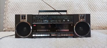 Qulaqcıqlar: Panasonic RX-C45 boombox, iki kaset göyərtəsi, AM/FM radio alıcısı və