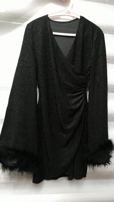 трикотажное платье футляр: Вечернее платье, Короткая модель, Трикотаж, С рукавами, Перья