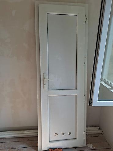 şuşe qapi: PVC qapı – ağ rəng
En 0.68 
Hund 2.05
Unvan 8km Neftcıler.
0506207272 — 1