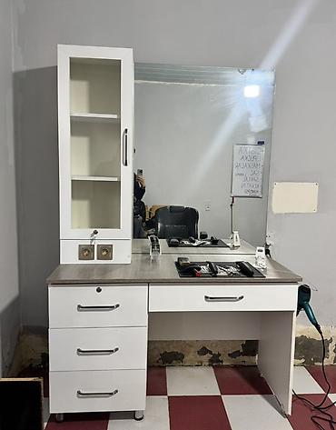 Salon, tibbi mebel: Bərbər/saç ustası üçün iş masası və güzgü komplekti - Geniş ölçülü — 3