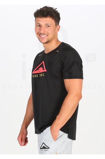 черно белые мужские футболки: Мужская футболка, 2XL (EU 44), Nike, Новый, цвет - Черный, Самовывоз