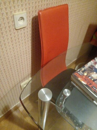 Masa və oturacaq dəstləri: КУХОННЫЙ СТОЛ, СТЕКЛЯННЫЙ. НОВЫЙ. Продается за 250м. ТРЕУГОЛЬНЫЙ СТОЛ — 7