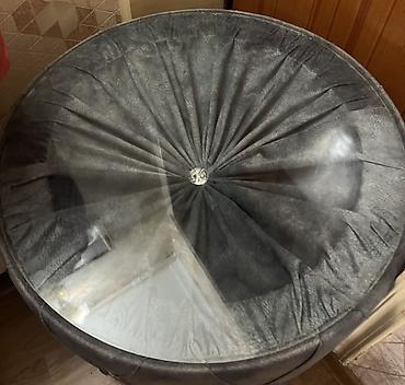 reception masa: Yuvarlaq şüşə üstlü pouf/çay masası - Forma: dairəvi - Üst hissə — 1