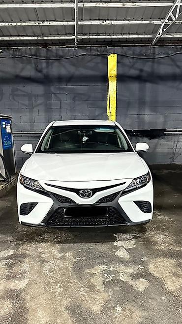Toyota Camry: 2018 г., Автомат, Бензин, Седан