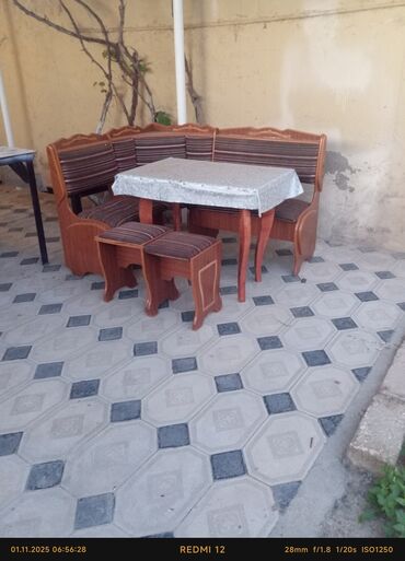 heyet ucun oturacaqlar: Mətbəx üçün, Açılmayan, Dördbucaq masa, 2 stul