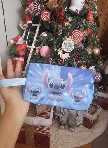 Ostale dečije stvari: Stitch pernica
1600din
Uz pernicu ide jedan sjaj i dve gumice — 3