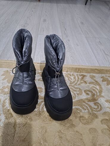 Ботинки и ботильоны: Две пары женских ботинок/ботильонов. 1) Уютные зимние ботинки — 10