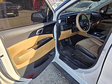 Kia: Kia Carnival: 2022 г., Минивэн — 17