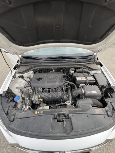 Hyundai: Hyundai Avante: 1.6 l | 2016 il Sedan — 24