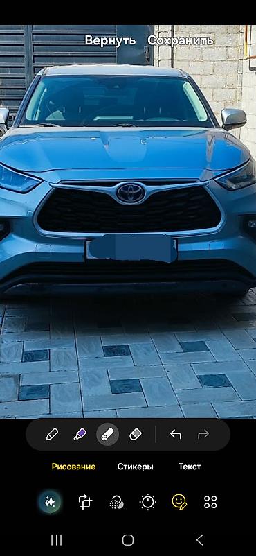 идеальное: Toyota Highlander Hybrid, серебристый кроссовер последнего поколения — 2