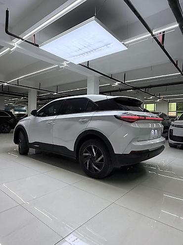 7 местка: Кроссовер VGV U75 PLUS (белый, 5‑дверный) Основные характеристики: - — 1