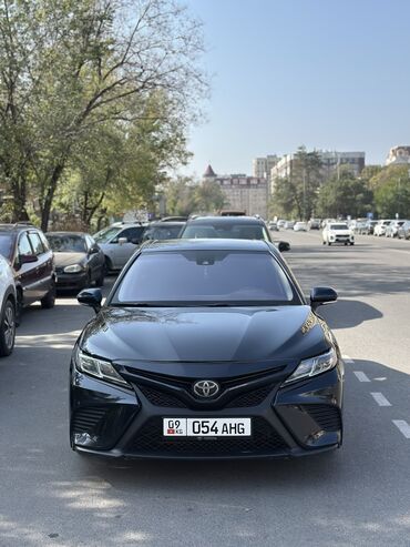 срочно продам авто в связи с переездом: Toyota Camry: 2019 г., 2.5 л, Автомат, Бензин, Седан