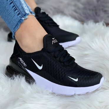 Patike: Nike air max 270 patike

Novo
Brojevi 36 do 41

fb Moja Kupovina 1 — 8