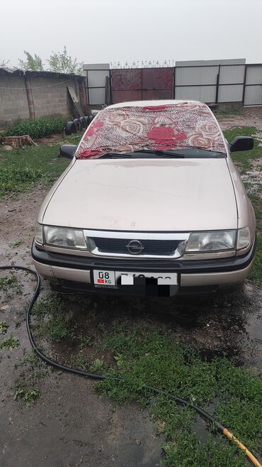Opel: Opel Vectra: 1991 г., 1.6 л, Механика, Бензин, Седан