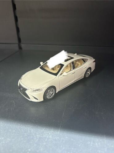 Avtomobil modelləri: Leksus sedan modelinin metal die-cast oyuncaq maketi - Korpus: metal — 1