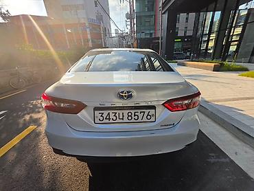 е 2 машина: Toyota Camry: 2020 г., 2.5 л, Вариатор, Гибрид, Седан — 4