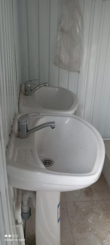 Биотуалеты с кабинкой: Контейнер-санузел модульного типа Описание: - База: морской контейнер — 2